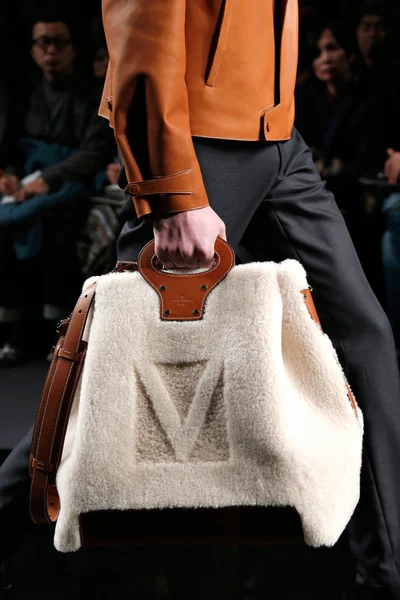 Look 28